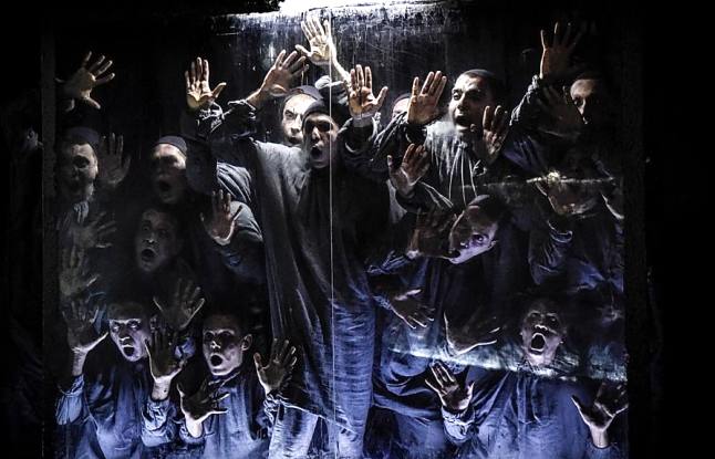 نقد نمایش پنجاه پنجاه، ماخولیای هولناک انسان معاصر