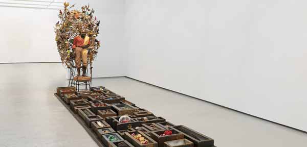 رونمایی از مجسمه‌ی نیک کیو در موزه‌ی نلسون اتکینز